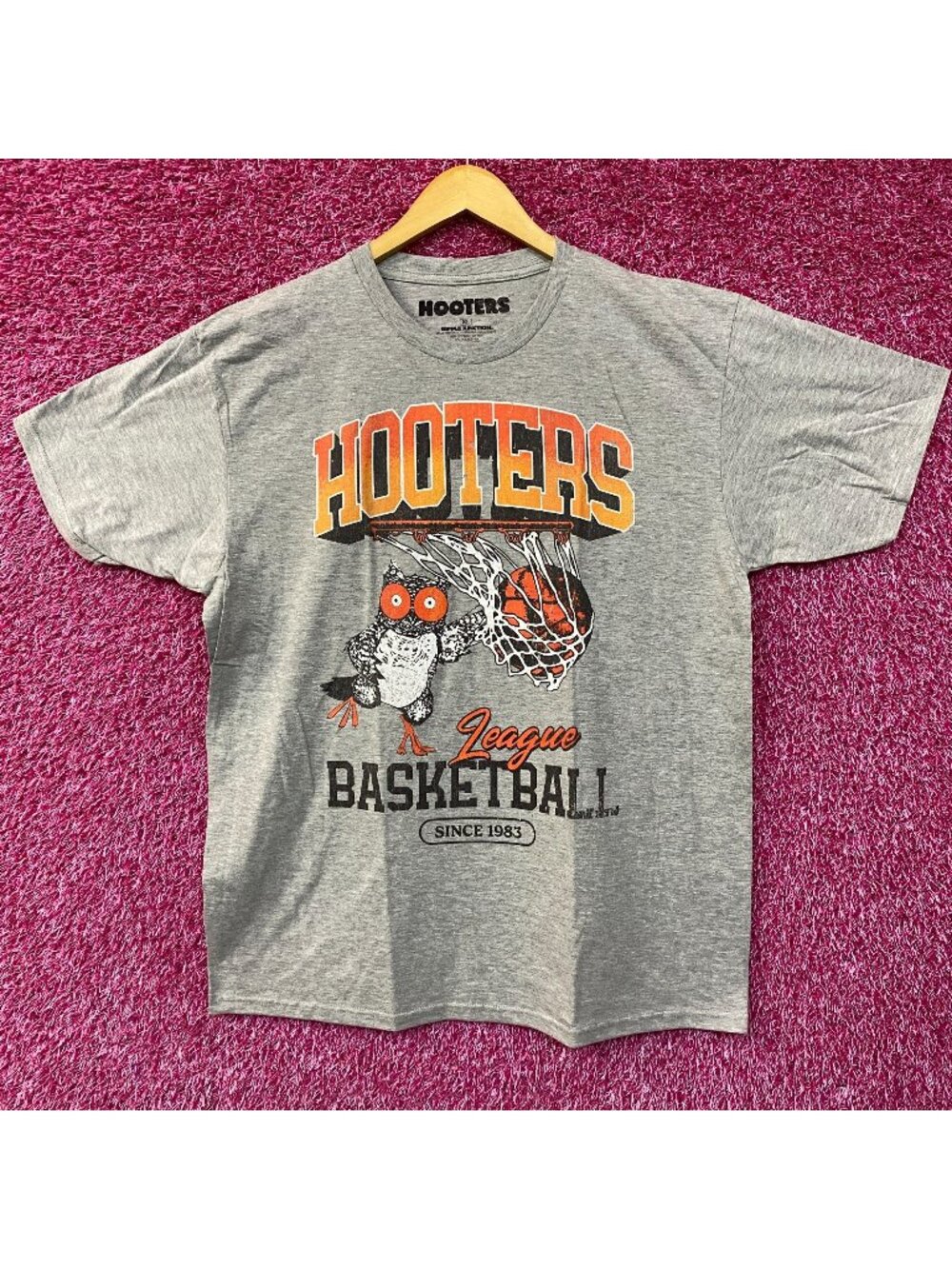 Hooters League Basketball T-Shirt Size Extra Large